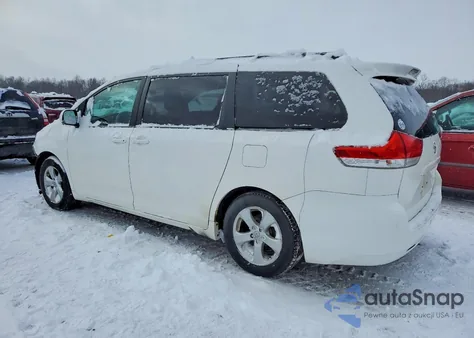 2011 Toyota Sienna Le from USA, damaged, VIN 5TDKK3DC4BS071680